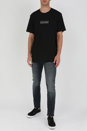 חולצת טי שחורה עם לוגו ממוסגר CALVIN KLEIN